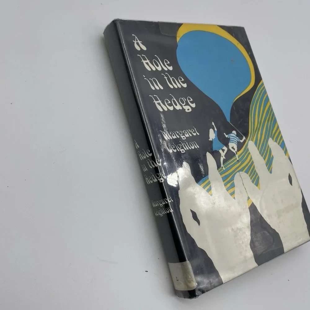 A Hole in the Hedge by Margaret Leighton‎ Hardback/ Dust Jacket